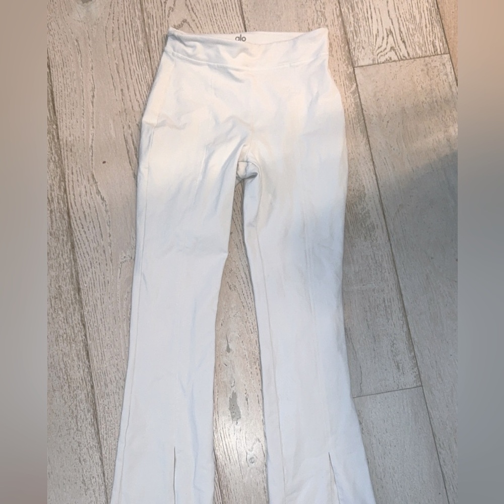 ALO YOGA Airbrush High-Waist Flutter Legging split hem white Size Small - Picture 6 of 16